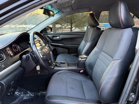 Used 2016 Toyota Camry SE image 30
