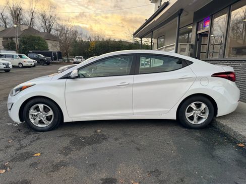 Used 2015 Hyundai Elantra SE image 4