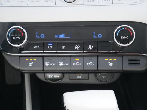 Used 2023 Hyundai Elantra Limited image 21