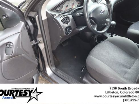 Used 2003 Ford Focus ZX3 Hatchback FWD image 21