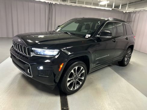 Used 2024 Jeep Grand Cherokee Overland image 3