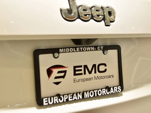 Used 2022 Jeep Grand Cherokee Limited AWD/4WD image 10