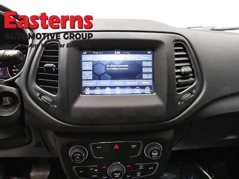Used 2019 Jeep Compass Latitude FWD image 12