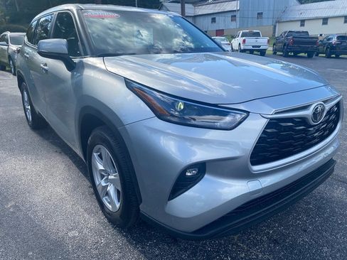 Used 2023 Toyota Highlander LE image 49