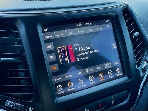 Used 2021 Jeep Cherokee Latitude Lux 80th Anniv w/ Quick Order Package 26U 80TH image 11