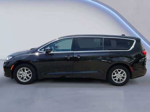 Used 2025 Chrysler Pacifica Select FWD image 6