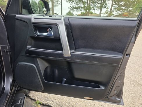 Used 2016 Toyota 4Runner SR5 AWD/4WD image 20