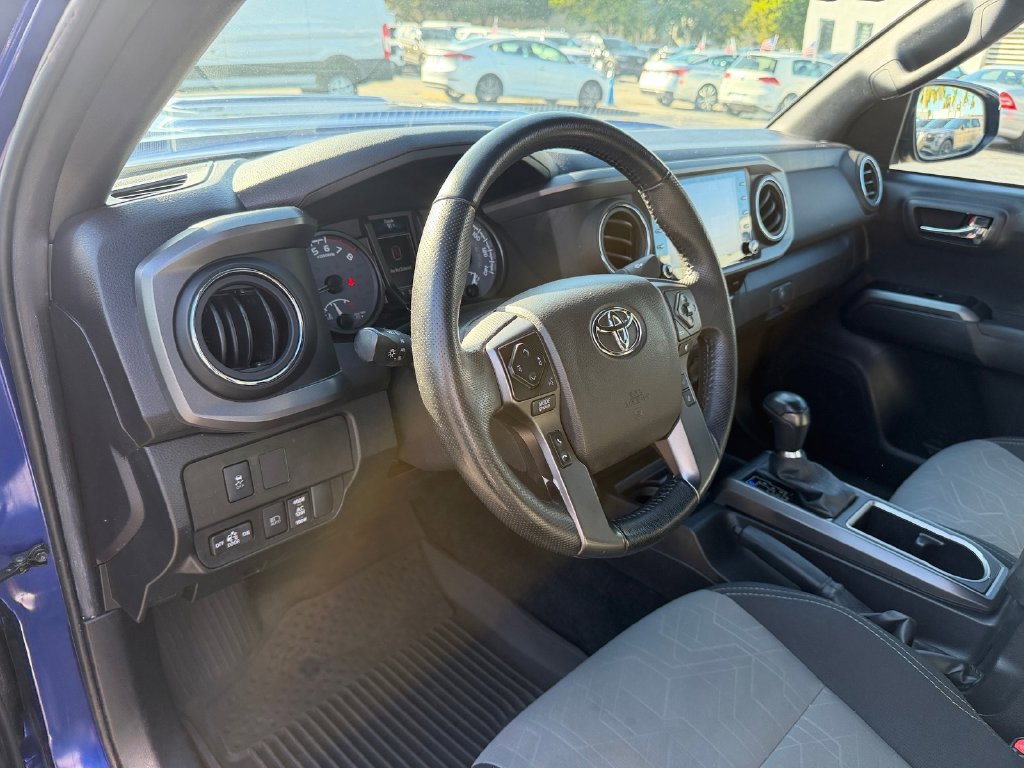 Used 2022 Toyota Tacoma TRD Sport w/ Black Out Package (TMS) AWD/4WD image 10