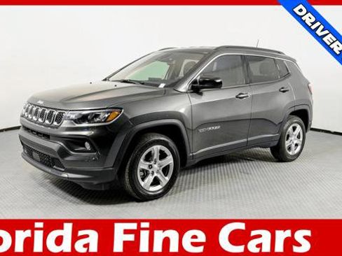 Used 2023 Jeep Compass Latitude image 1