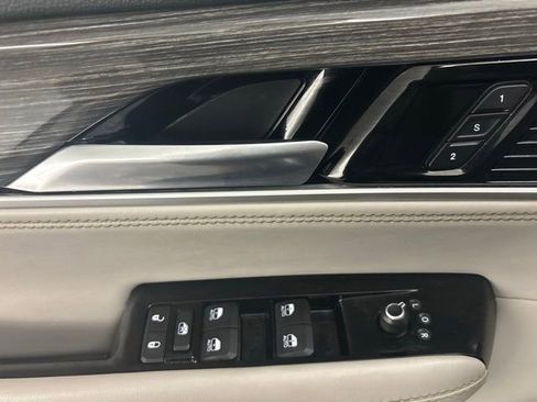 Used 2022 Jeep Wagoneer Series III w/ Rear Seat Video Group 1 AWD/4WD image 28