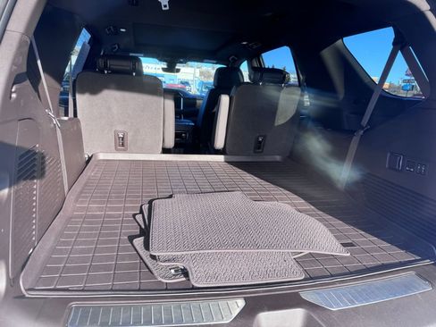 Used 2022 GMC Yukon Denali w/ Denali Premium Package image 10