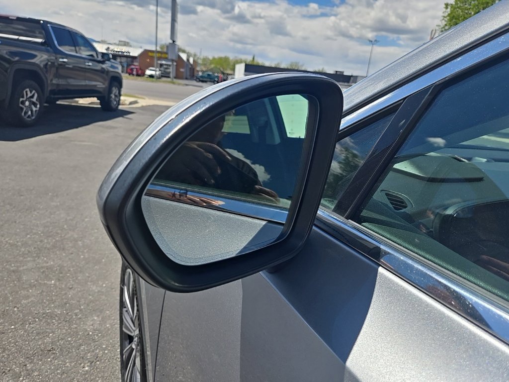 Used 2024 Buick Envision Preferred AWD/4WD image 32
