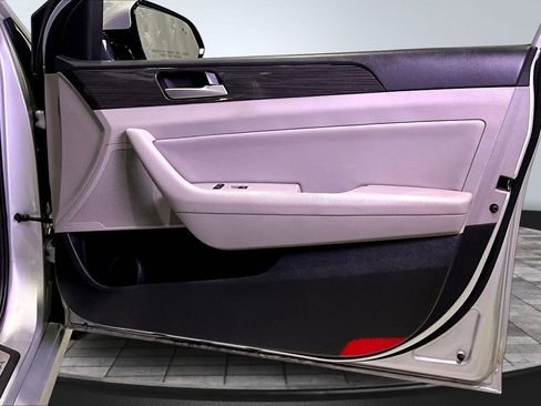 Used 2019 Hyundai Sonata Limited image 28