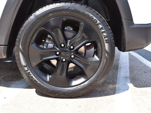 Used 2019 Jeep Compass Latitude image 11