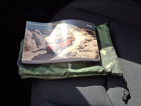 Used 2023 Jeep Gladiator Sport image 25