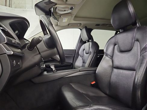 Used 2020 Volvo XC90 T6 Momentum image 16