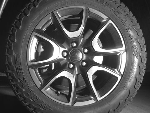 Used 2025 Jeep Compass Trailhawk image 12