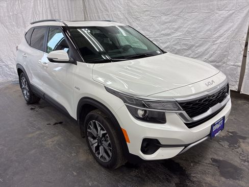 Certified 2023 Kia Seltos EX AWD/4WD image 2