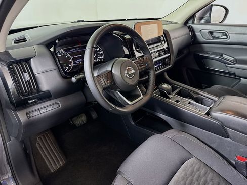 Used 2024 Nissan Pathfinder SV FWD image 9