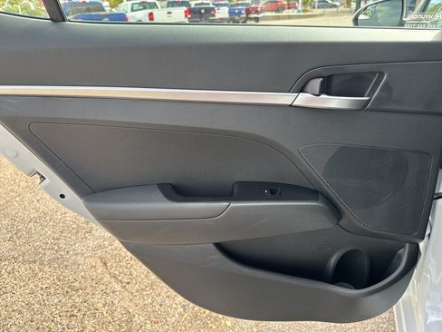 Used 2020 Hyundai Elantra SE w/ Cargo Package (C1) FWD image 26