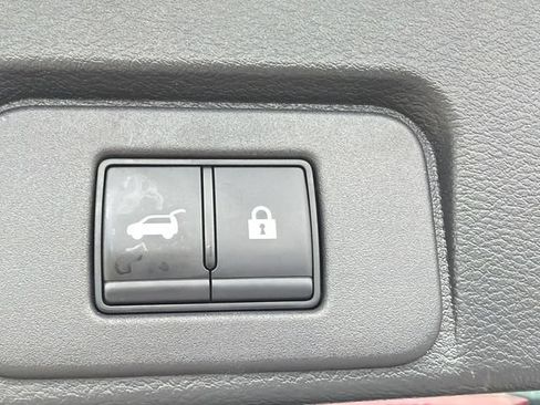 Used 2023 Nissan Rogue SL AWD/4WD image 19