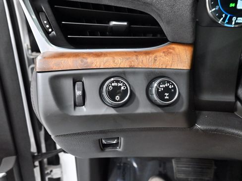 Used 2019 Cadillac Escalade Premium Luxury AWD/4WD image 9