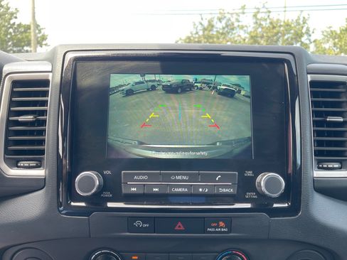 Used 2024 Nissan Frontier SV RWD image 6