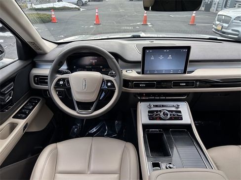 Certified 2023 Lincoln Aviator Standard w/ Premium Package image 13