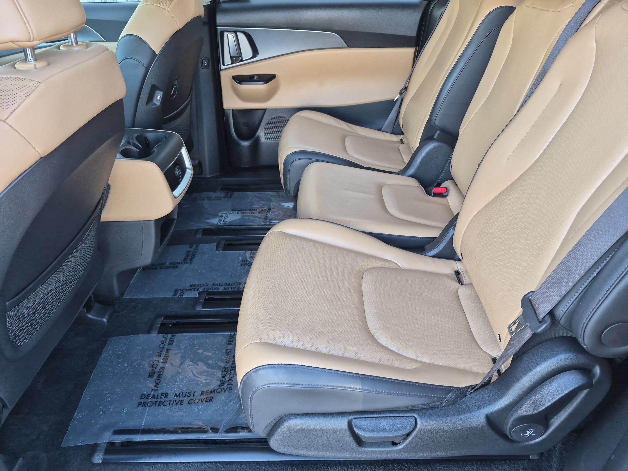 Used 2024 Kia Carnival LX FWD image 24