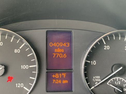 Used 2018 Mercedes-Benz Sprinter 2500 image 21