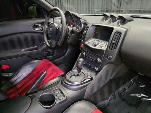 Used 2017 Nissan 370Z NISMO RWD image 31