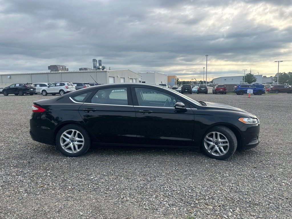 Used 2016 Ford Fusion SE FWD image 11