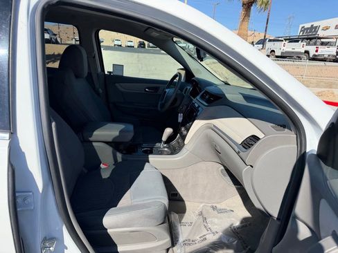 Used 2017 Chevrolet Traverse LT FWD image 14