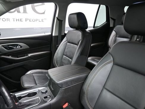 Used 2020 Chevrolet Traverse LT w/ LT Premium Package FWD image 17