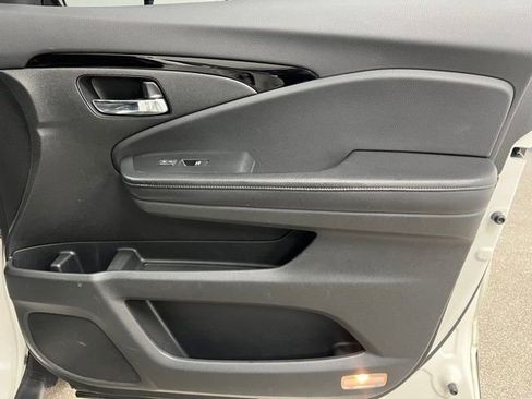 Used 2017 Honda Pilot Touring image 59