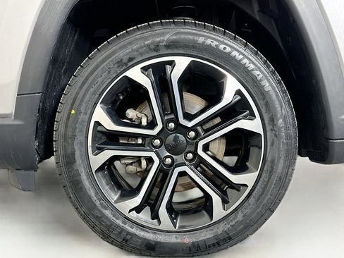 Used 2022 Jeep Compass Limited image 11