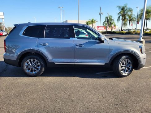 Used 2024 Kia Telluride LX image 3