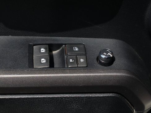 Used 2016 Toyota Tacoma TRD Sport image 16