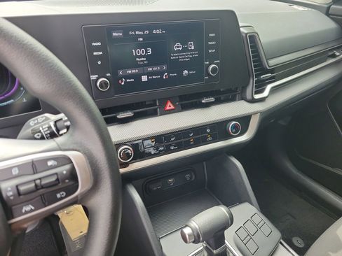 Used 2025 Kia Sportage LX FWD image 22