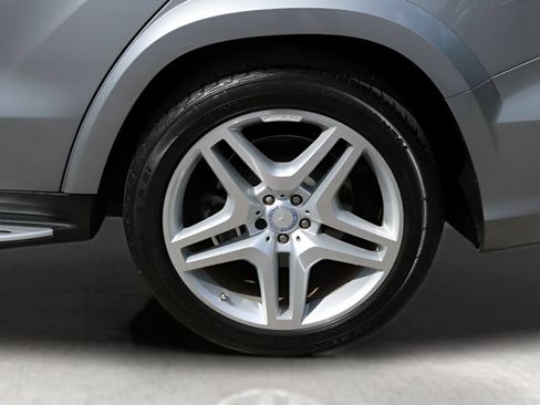 Used 2014 Mercedes-Benz GL 550 4MATIC image 9