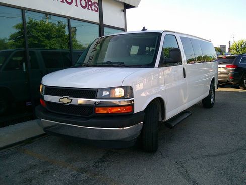 Used 2019 Chevrolet Express 3500 LT w/ LT Preferred Equipment Group image 2