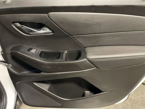 Used 2023 Chevrolet Traverse LT image 51