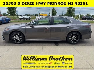 Used 2023 Toyota Camry SE video 2