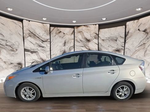 Used 2014 Toyota Prius Four w/ Solar Roof Package FWD image 3