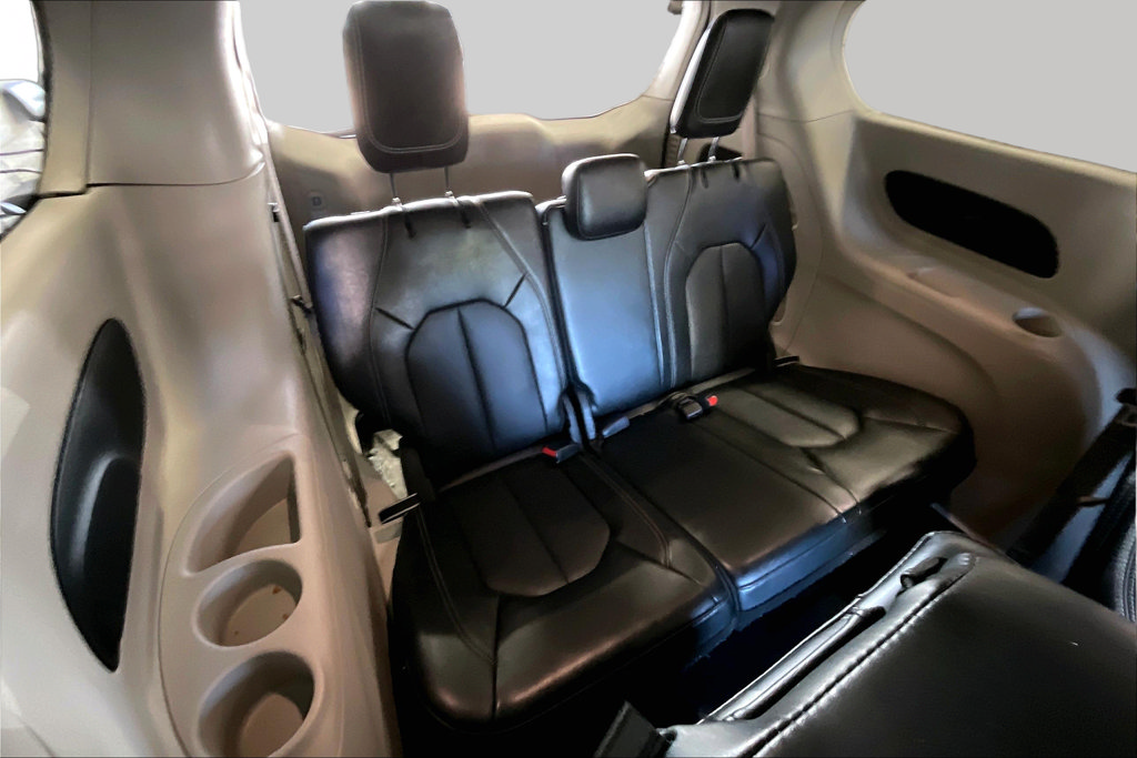 Used 2024 Chrysler Pacifica Touring-L FWD image 15