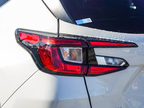 Used 2024 Subaru Crosstrek 2.5i Limited w/ Crosstrek Mirror Package image 7