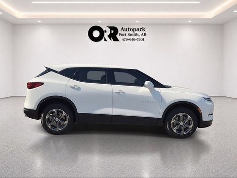 Used 2025 Chevrolet Blazer LT FWD image 6