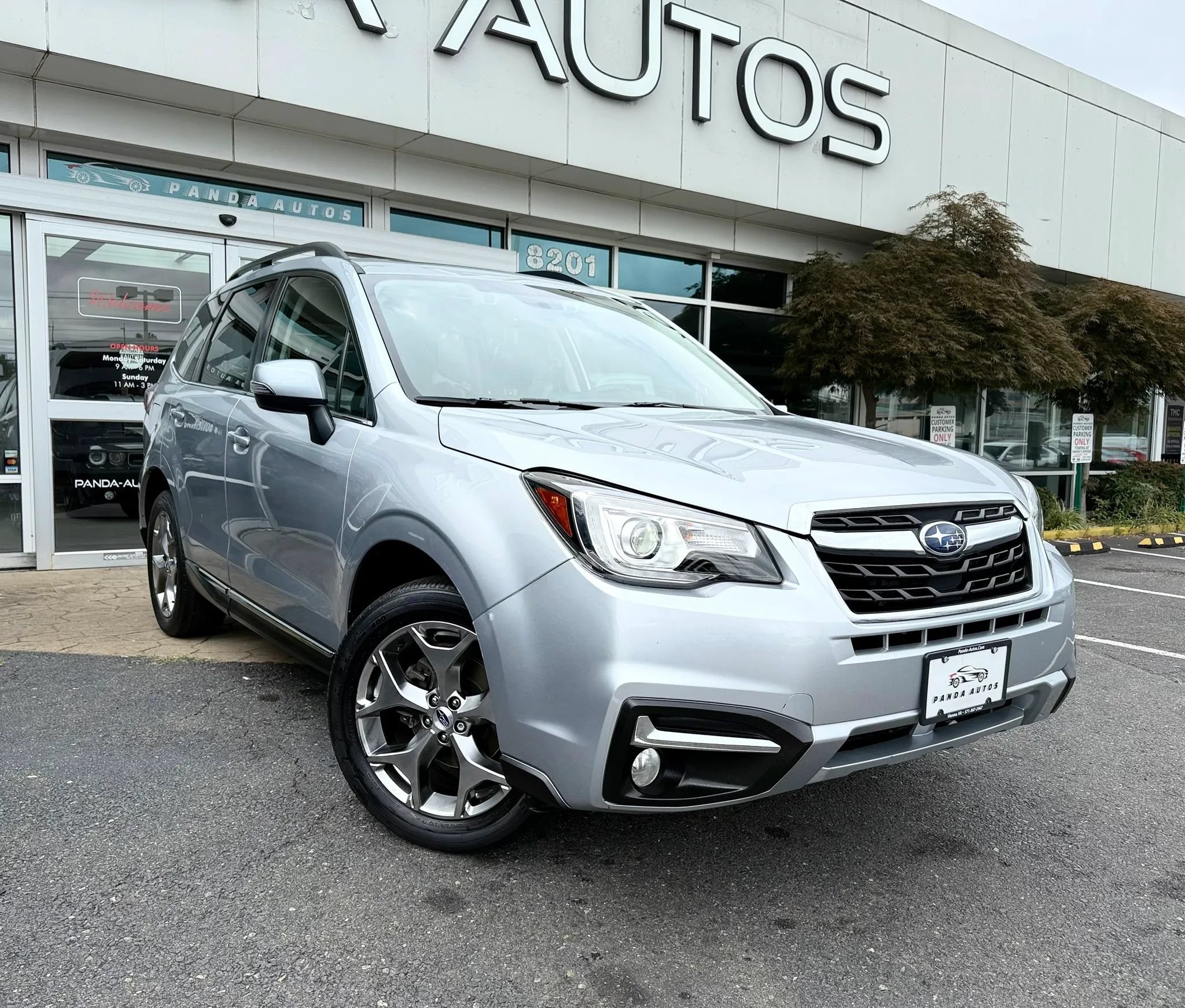 Used 2017 Subaru Forester 2.5i Touring AWD/4WD image 1