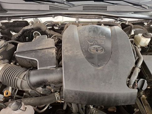 Used 2019 Toyota Tacoma TRD Sport image 31