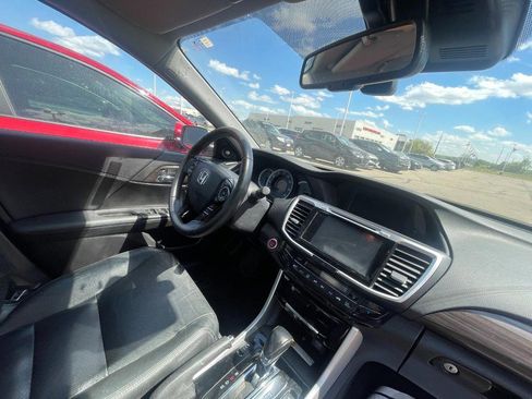 Used 2017 Honda Accord Touring image 5